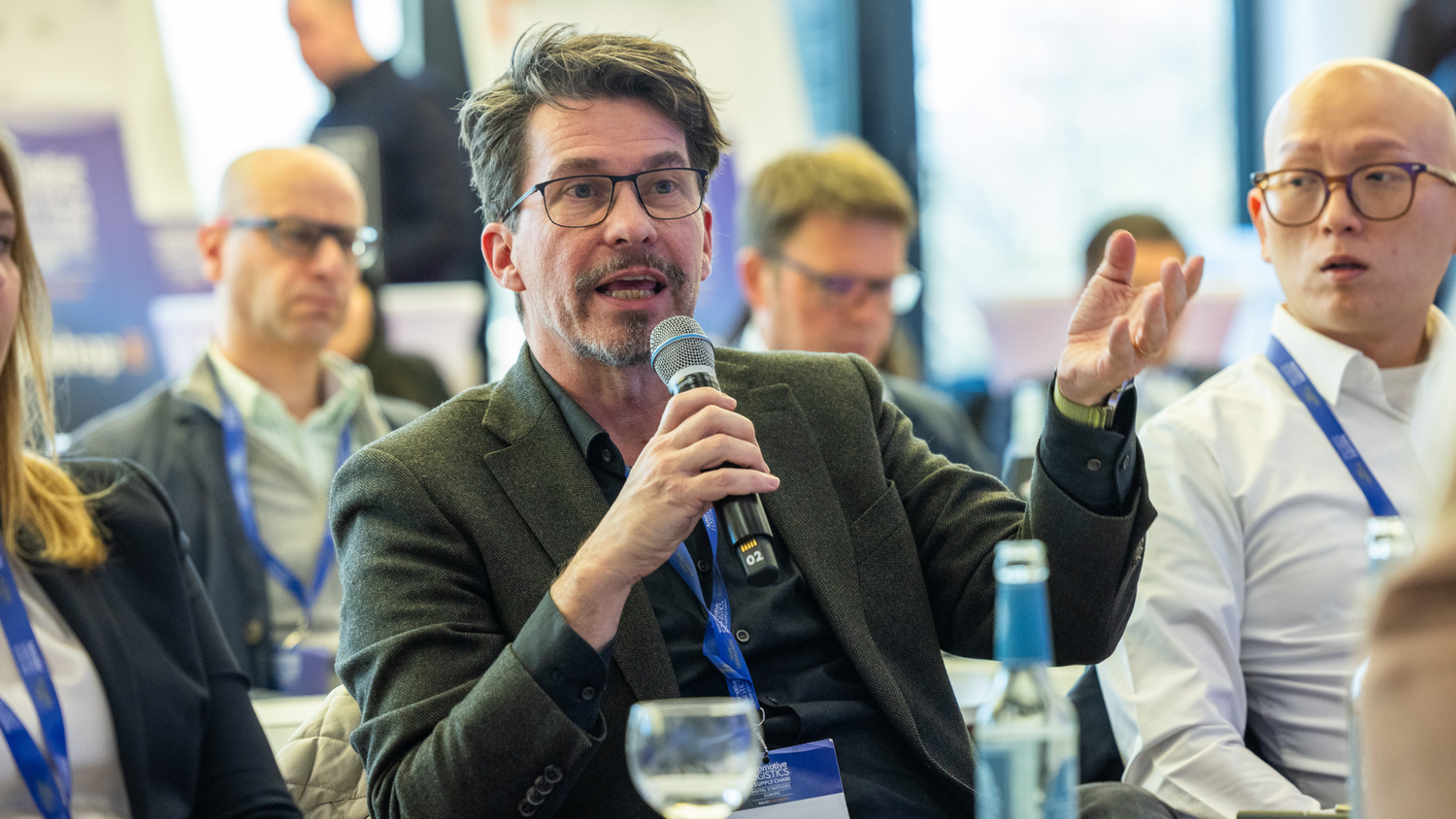 Dr. Volker Dörrsam, Senior Director for Digitalization and Supply Chain Excellence, Infineon Technologies AG asking a question at ALSC DS Europe 2025.